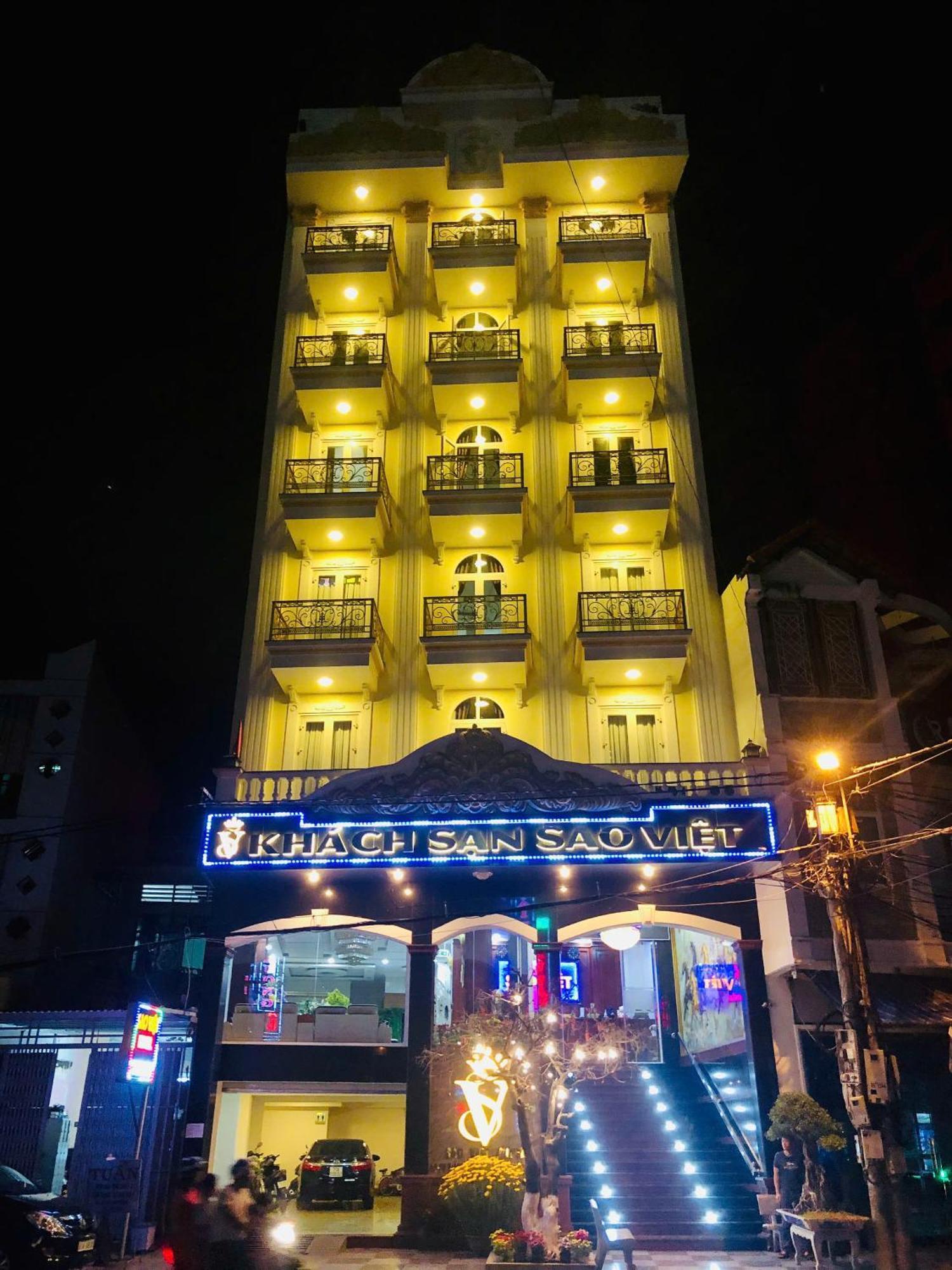 ホテル Khach San Sao Viet クイニョン エクステリア 写真